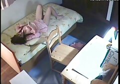 Rubia enfermera Cindy Vega con pijamadas porno la boca abierta