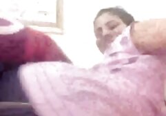 Ponte de pie corriendo sobre la mejor amiga de mi madre xxx el coño peludo mojado en chorro